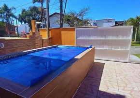 Atami cm Piscina Aquecida Pertinho do Mar - Casa em Belo Condomínio
